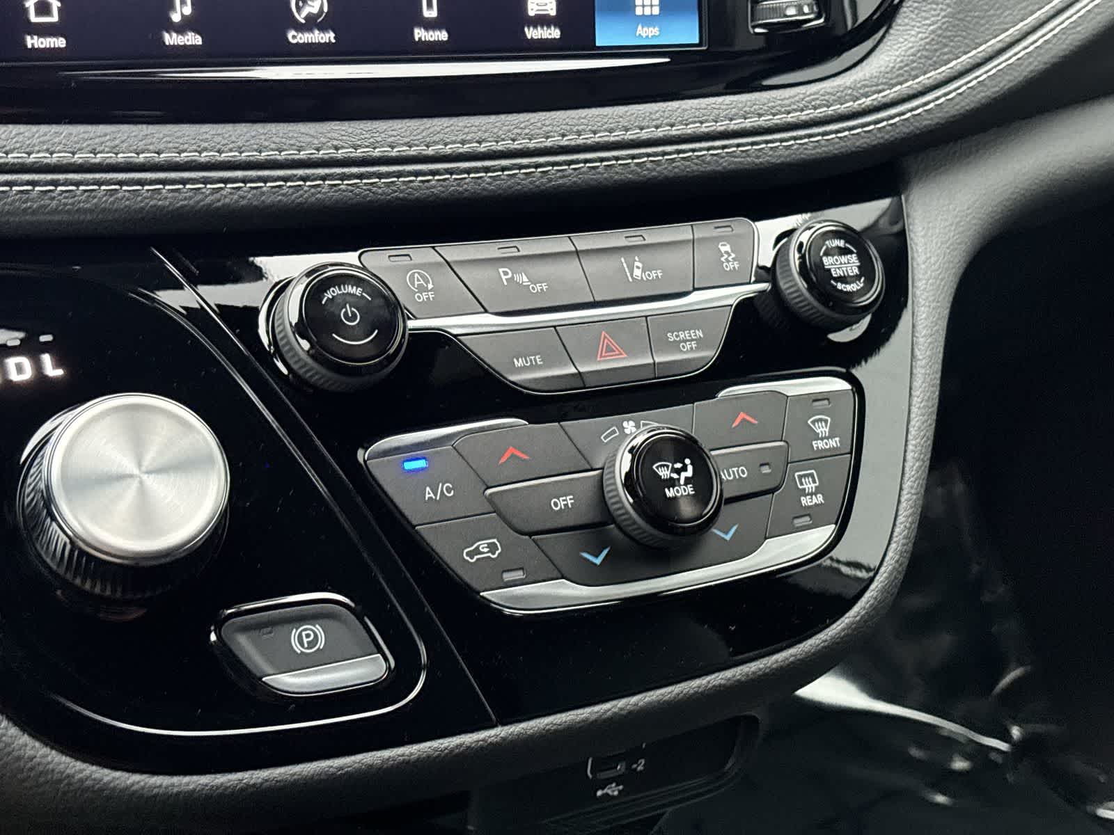 Thumbnail: 2026 Chrysler Pacifica - 24