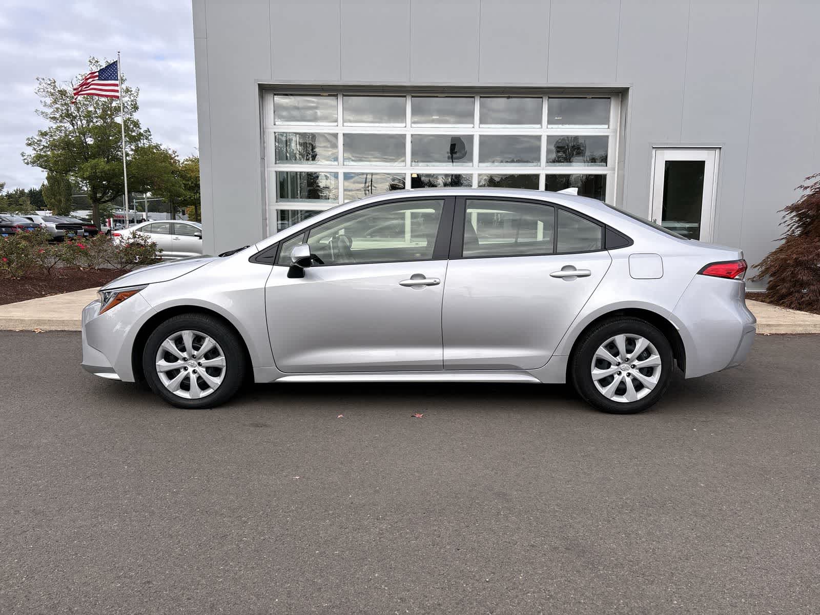 Certified 2020 Toyota Corolla LE with VIN JTDEPRAE0LJ050136 for sale in Eugene, OR