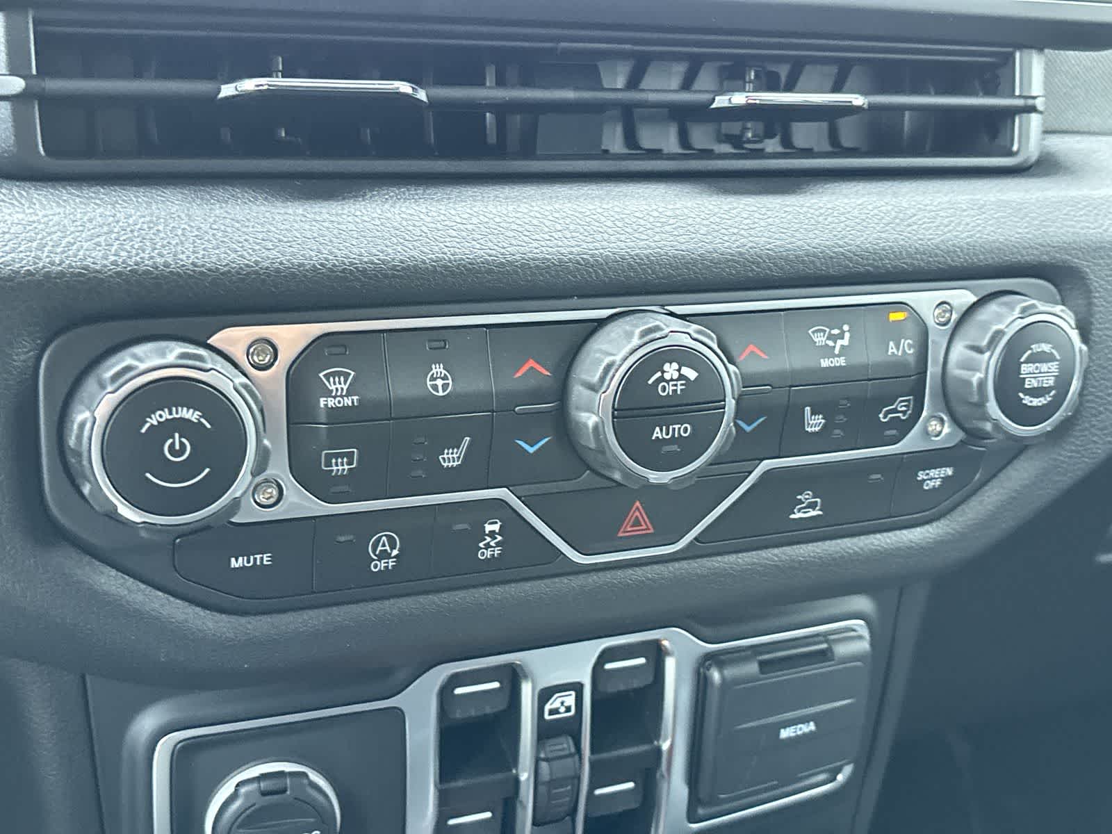 Thumbnail: 2024 Jeep Wrangler - 22