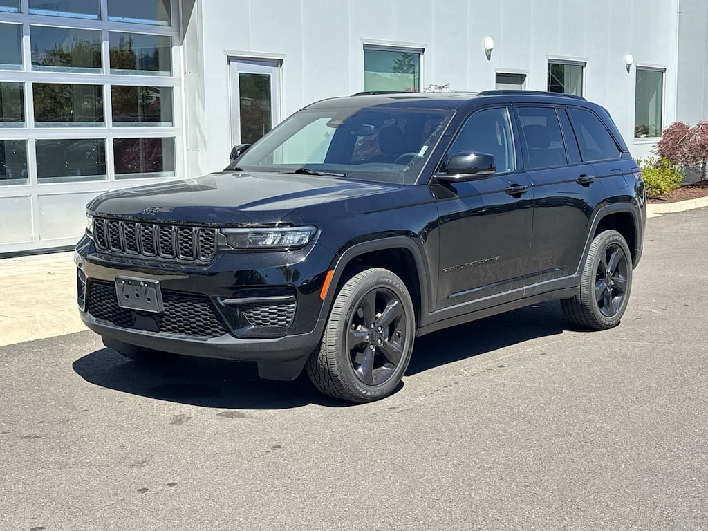 Used 2023 Jeep Grand Cherokee Laredo SUV