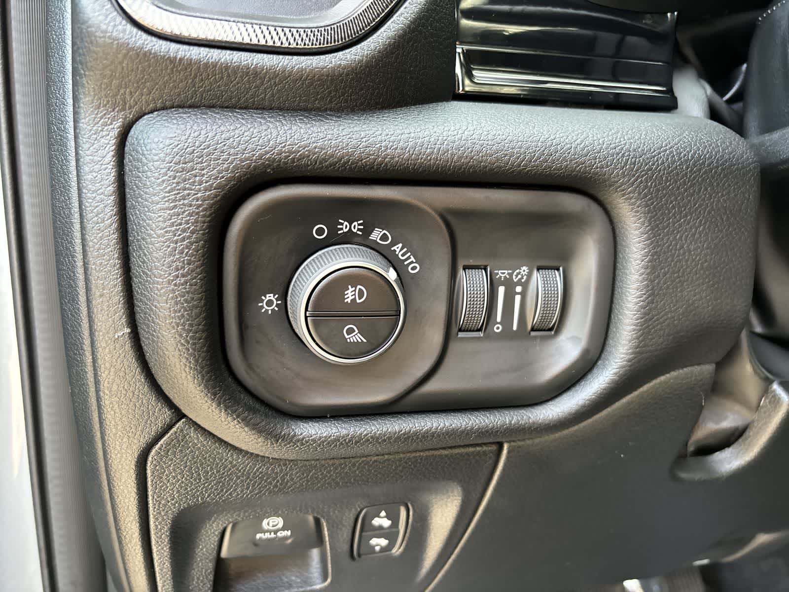 Thumbnail: 2025 RAM 1500 - 10