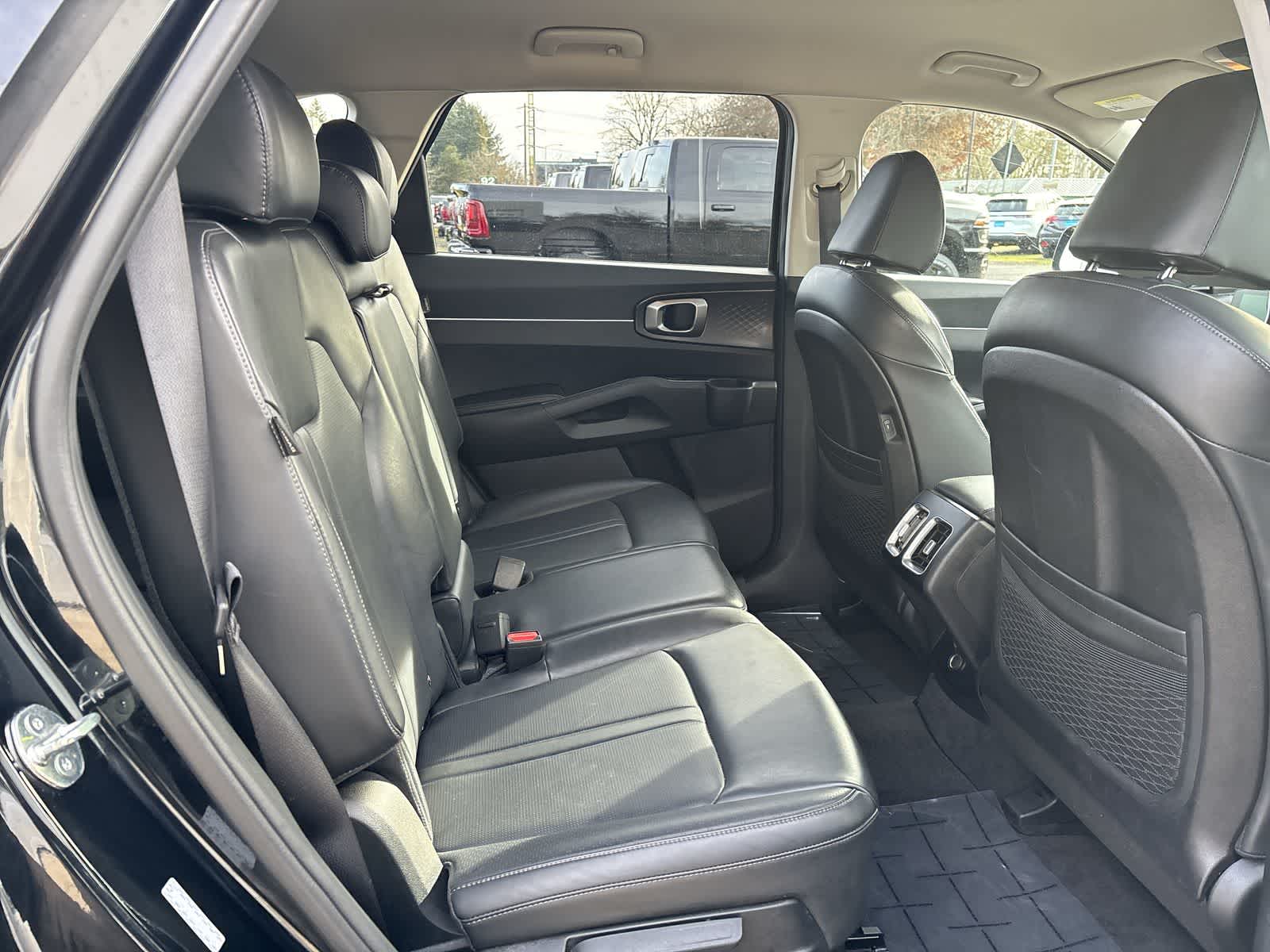 Thumbnail: 2024 Kia Sorento - 4