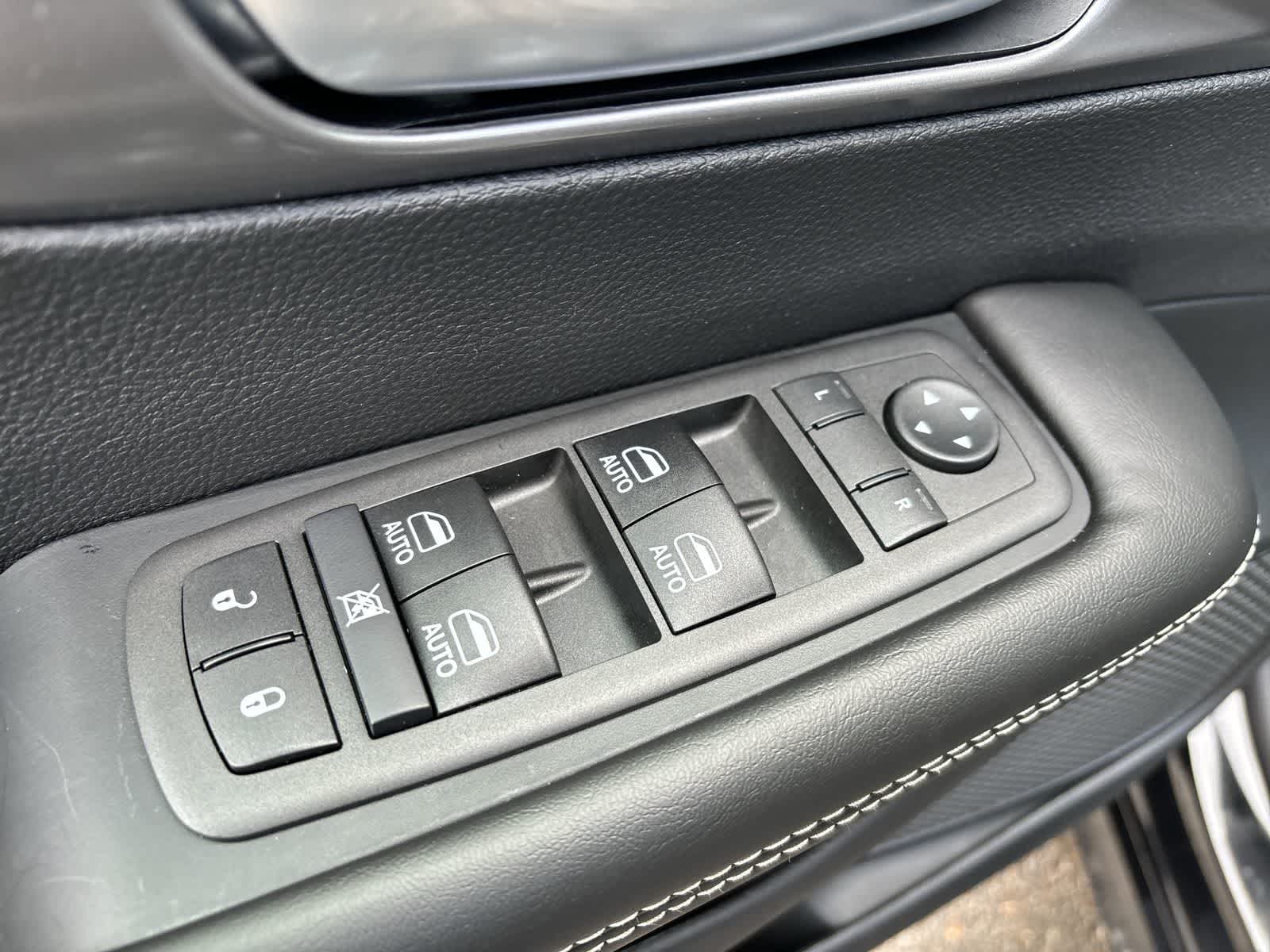 Thumbnail: 2026 Chrysler Pacifica - 9