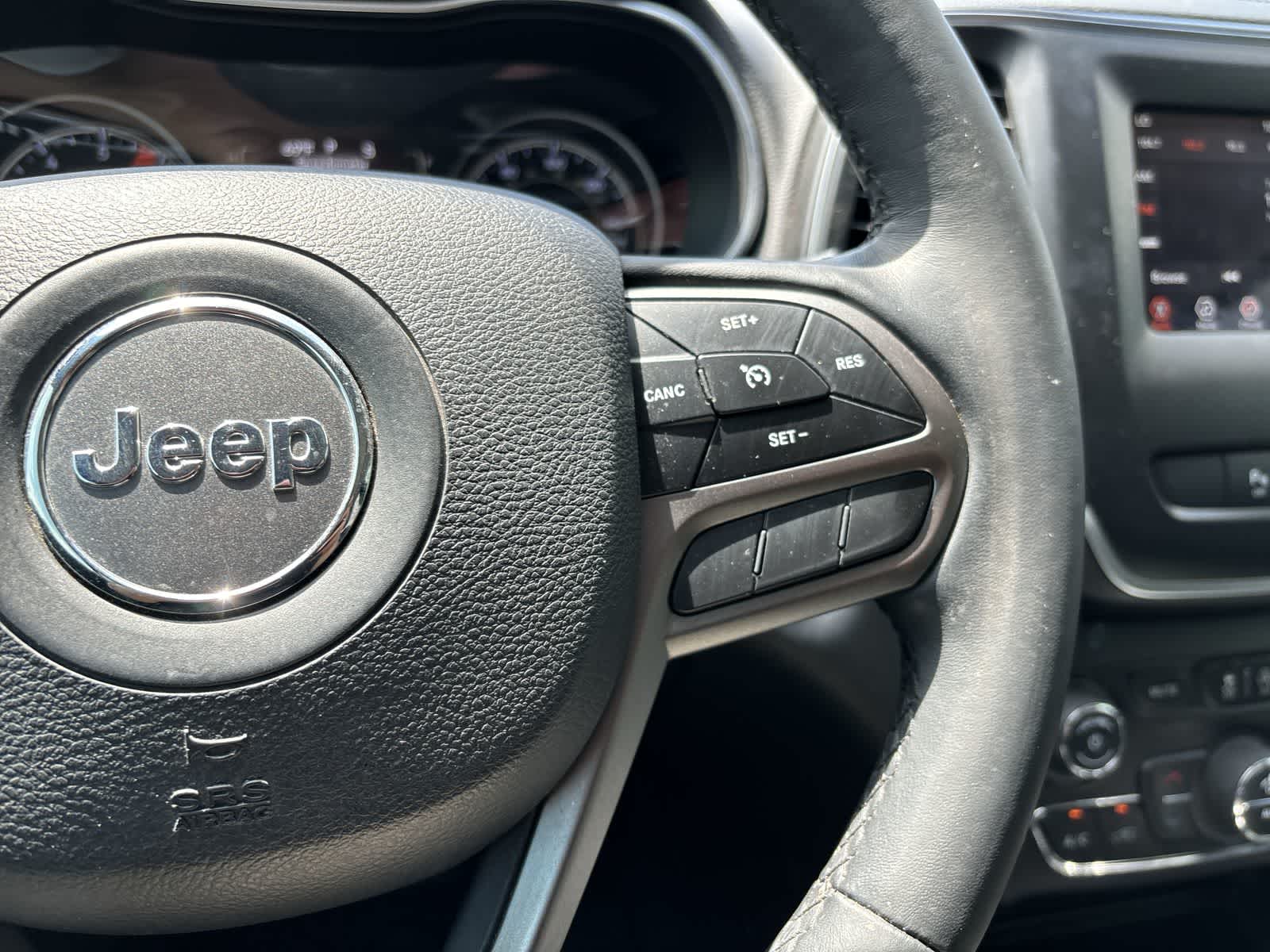 Thumbnail: 2019 Jeep Cherokee - 11