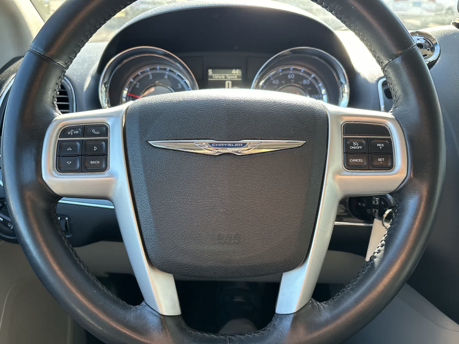 Thumbnail: 2016 Chrysler Town & Country - 7