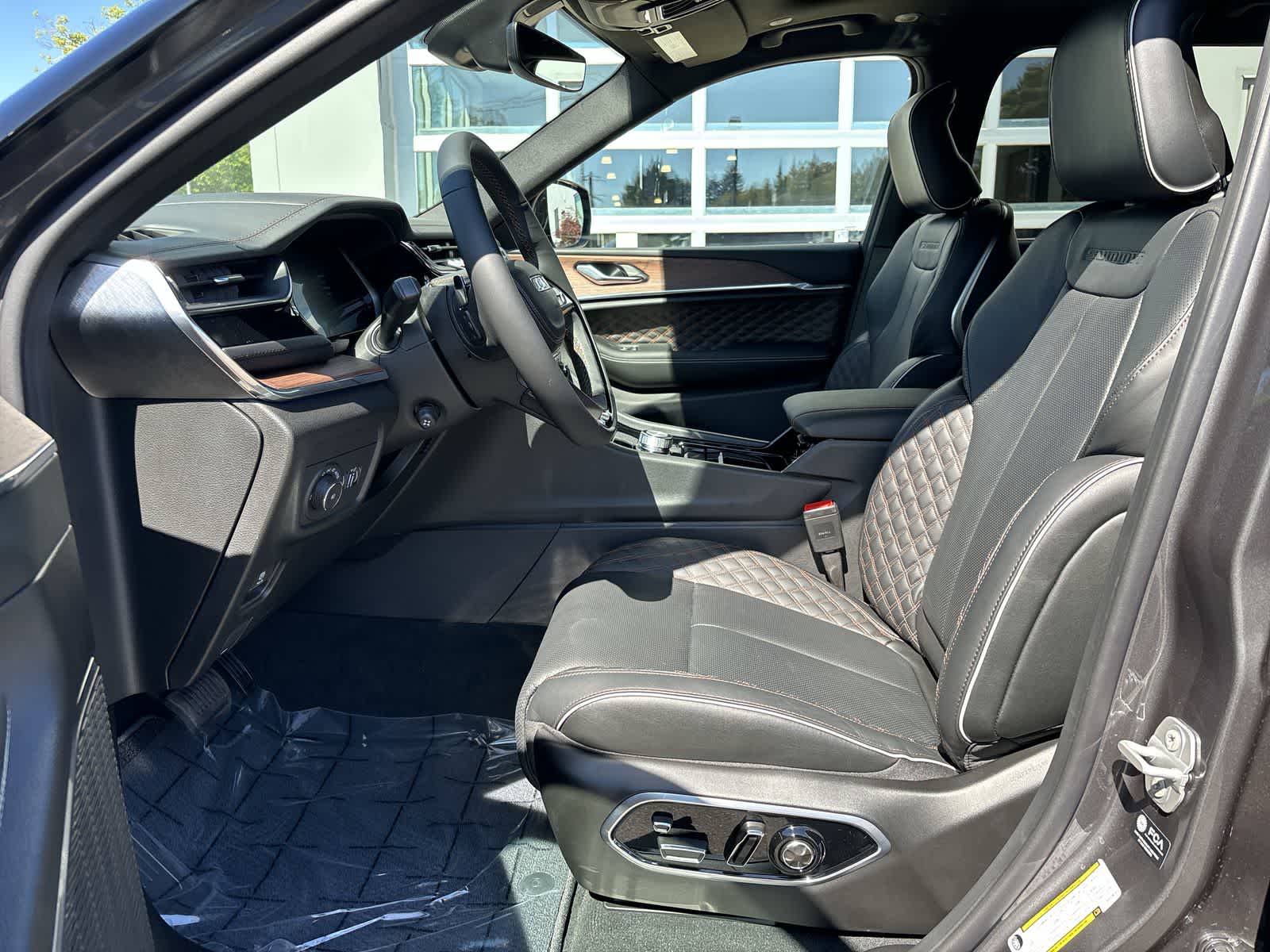 Thumbnail: 2025 Jeep Grand Cherokee L - 11