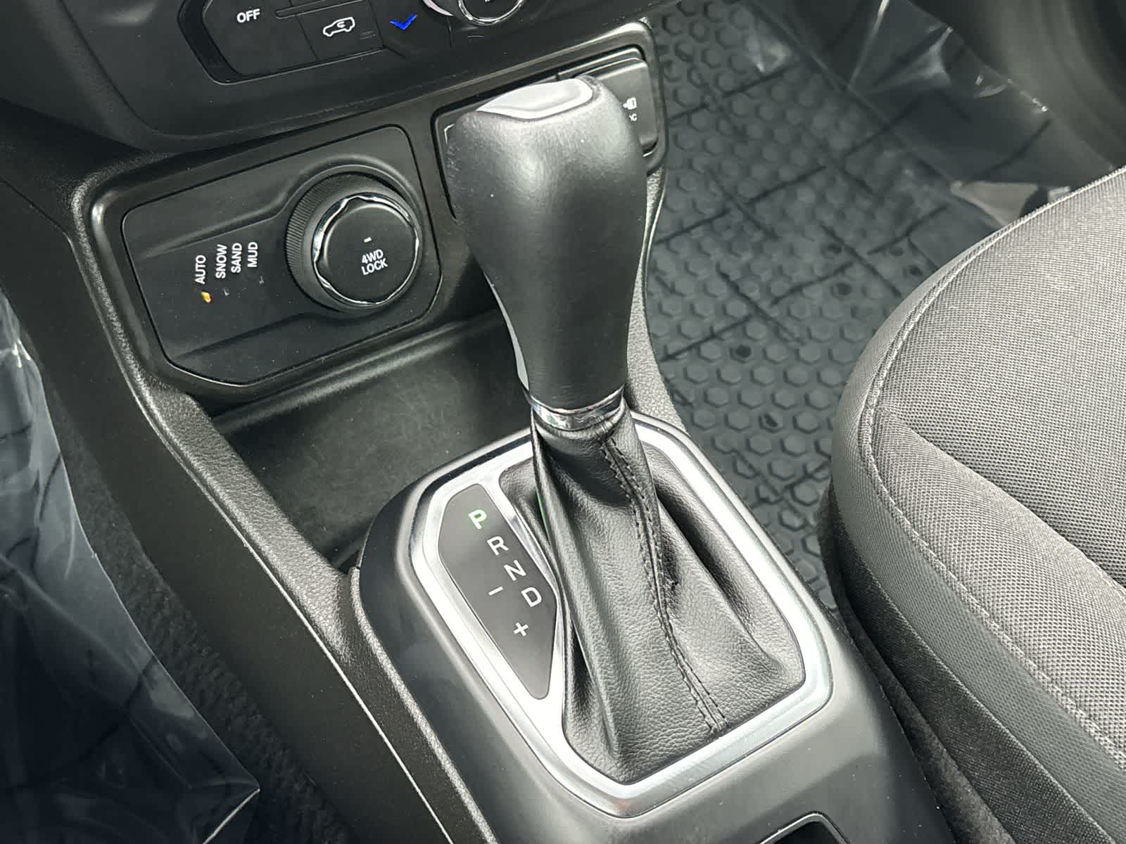 Thumbnail: 2023 Jeep Renegade - 26