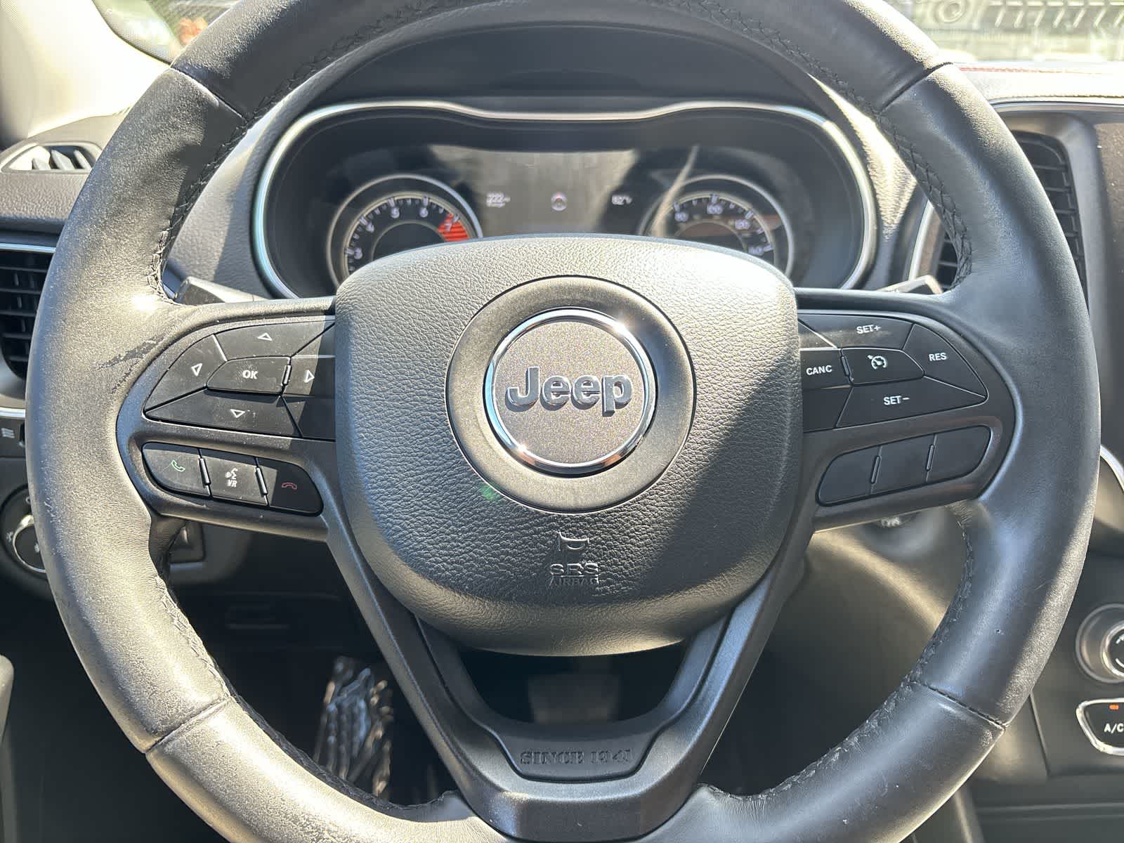 Thumbnail: 2019 Jeep Cherokee - 13