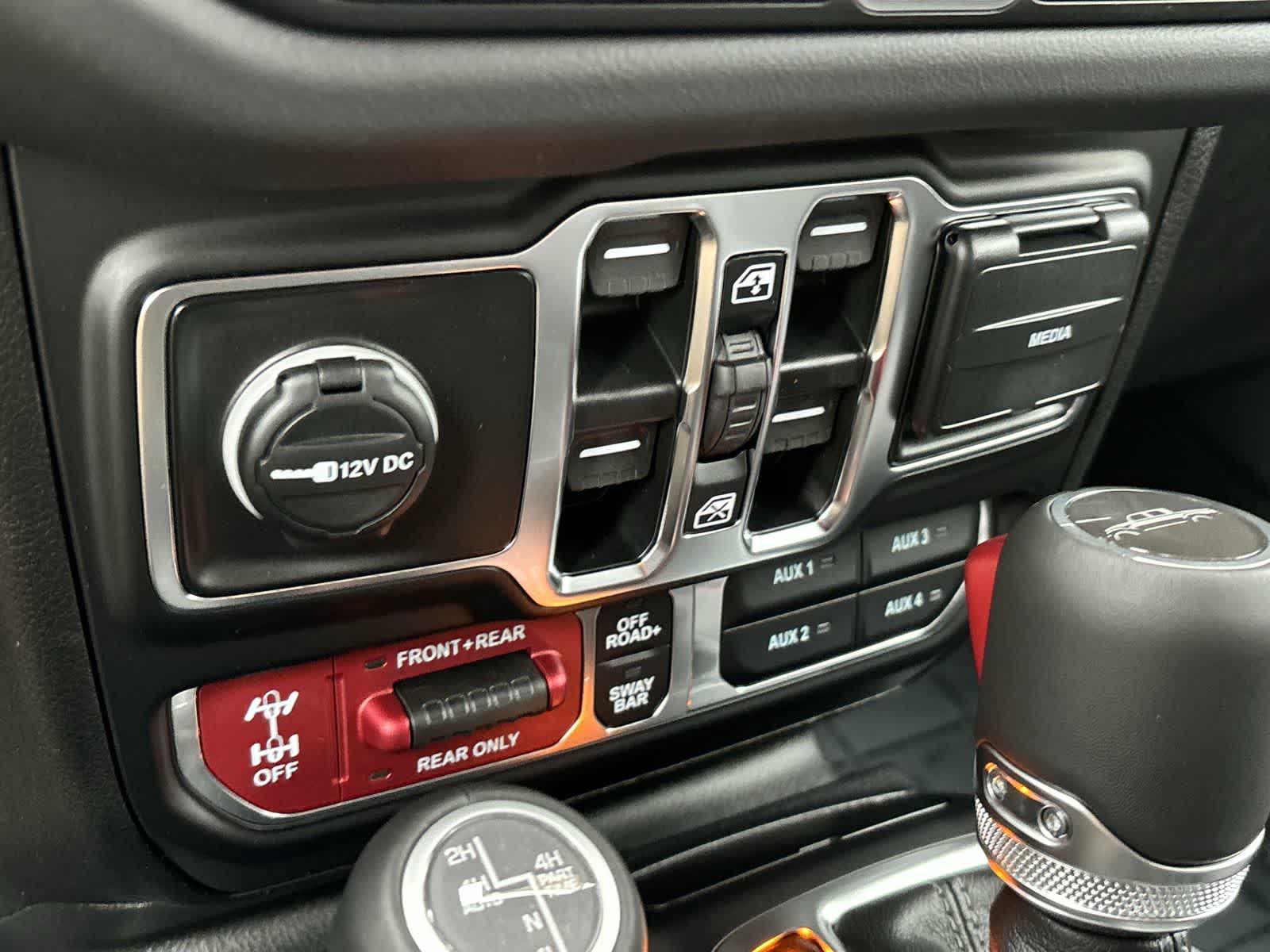 Thumbnail: 2025 Jeep Gladiator - 24