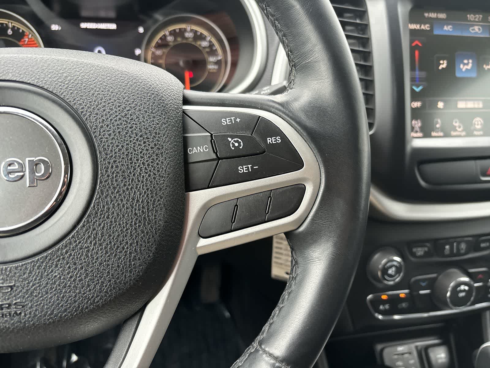 Thumbnail: 2017 Jeep Cherokee - 12