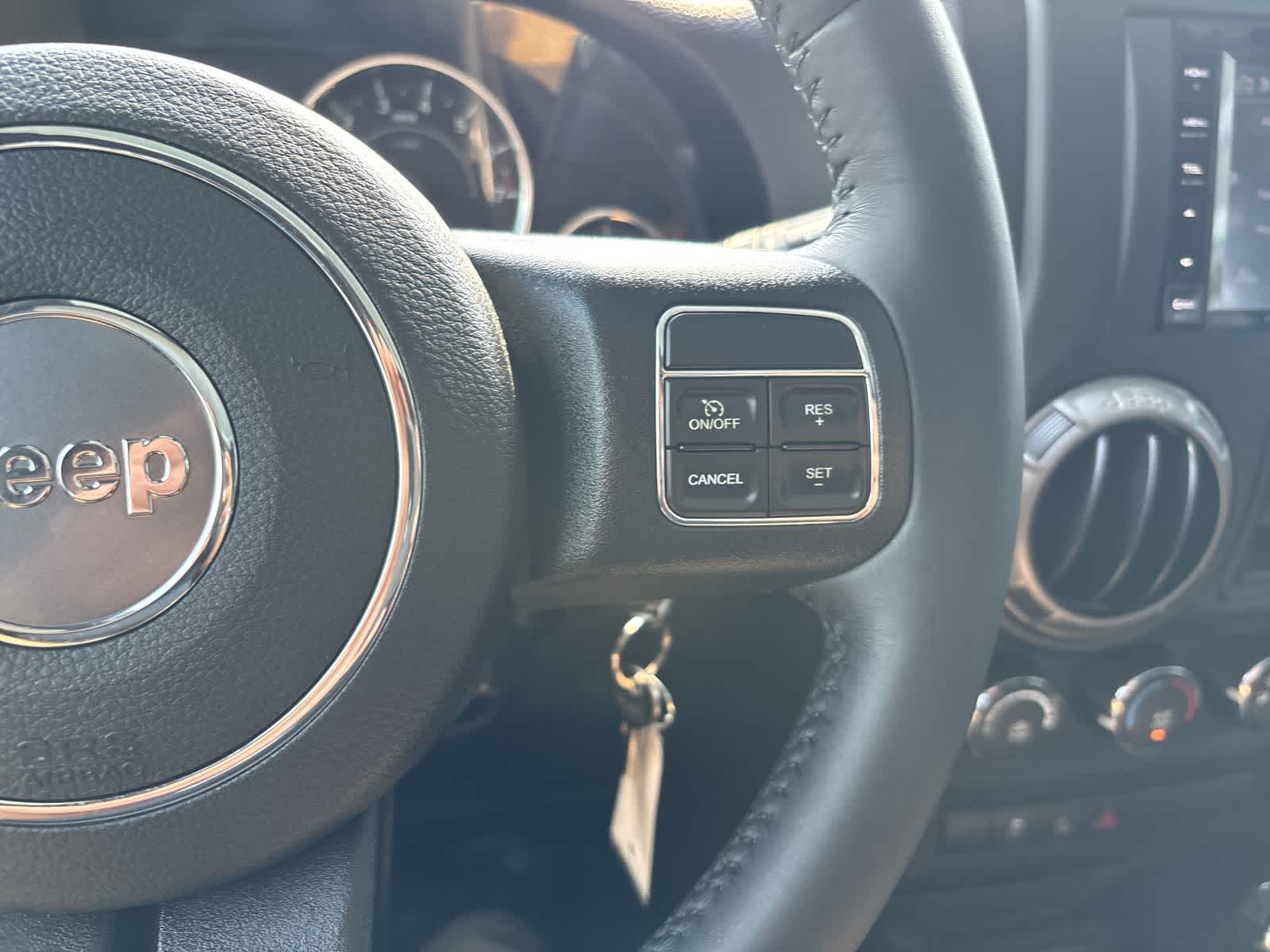 Thumbnail: 2018 Jeep Wrangler - 14