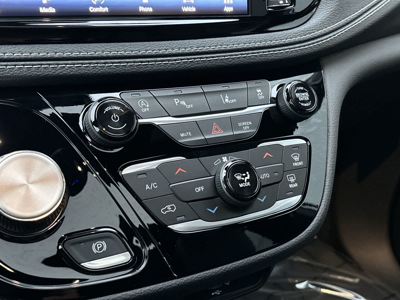 Thumbnail: 2026 Chrysler Pacifica - 20