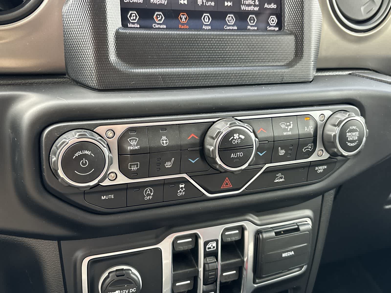 Thumbnail: 2020 Jeep Gladiator - 23