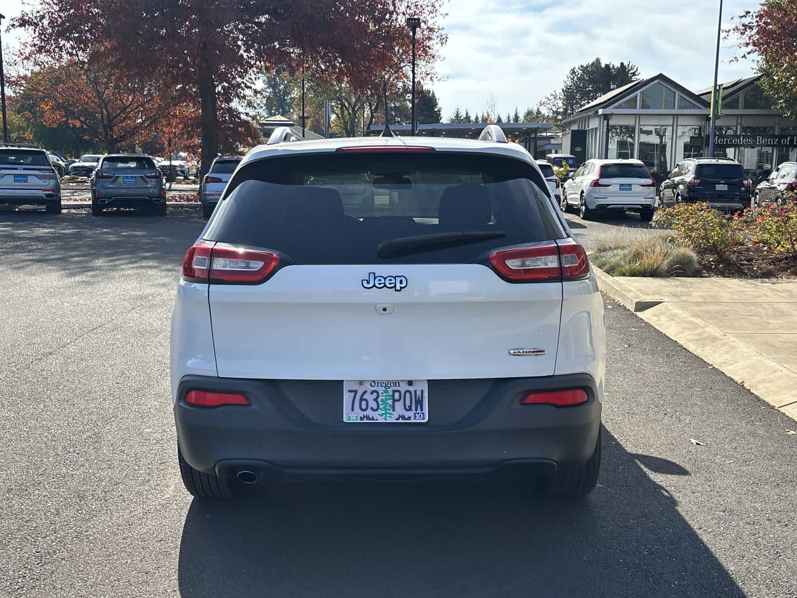 Used 2017 Jeep Cherokee Latitude FWD SUV