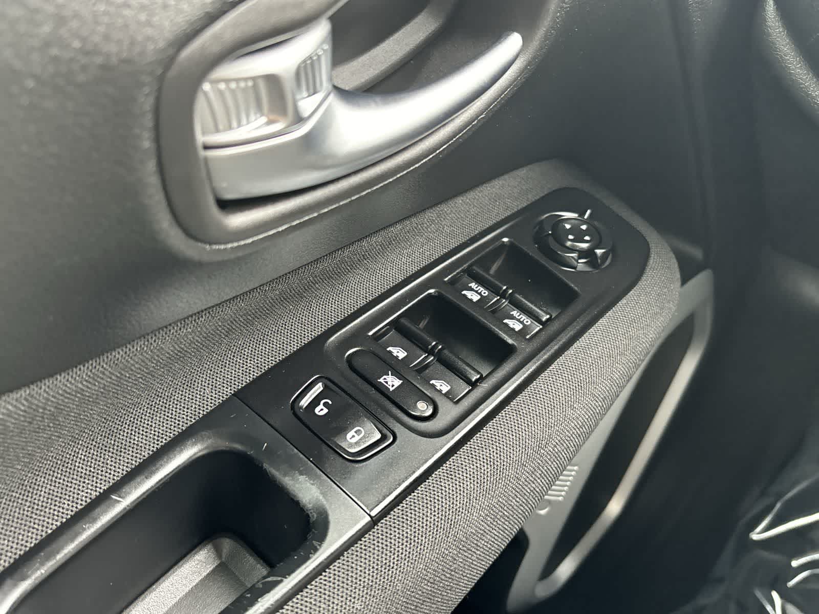 Thumbnail: 2021 Jeep Renegade - 29