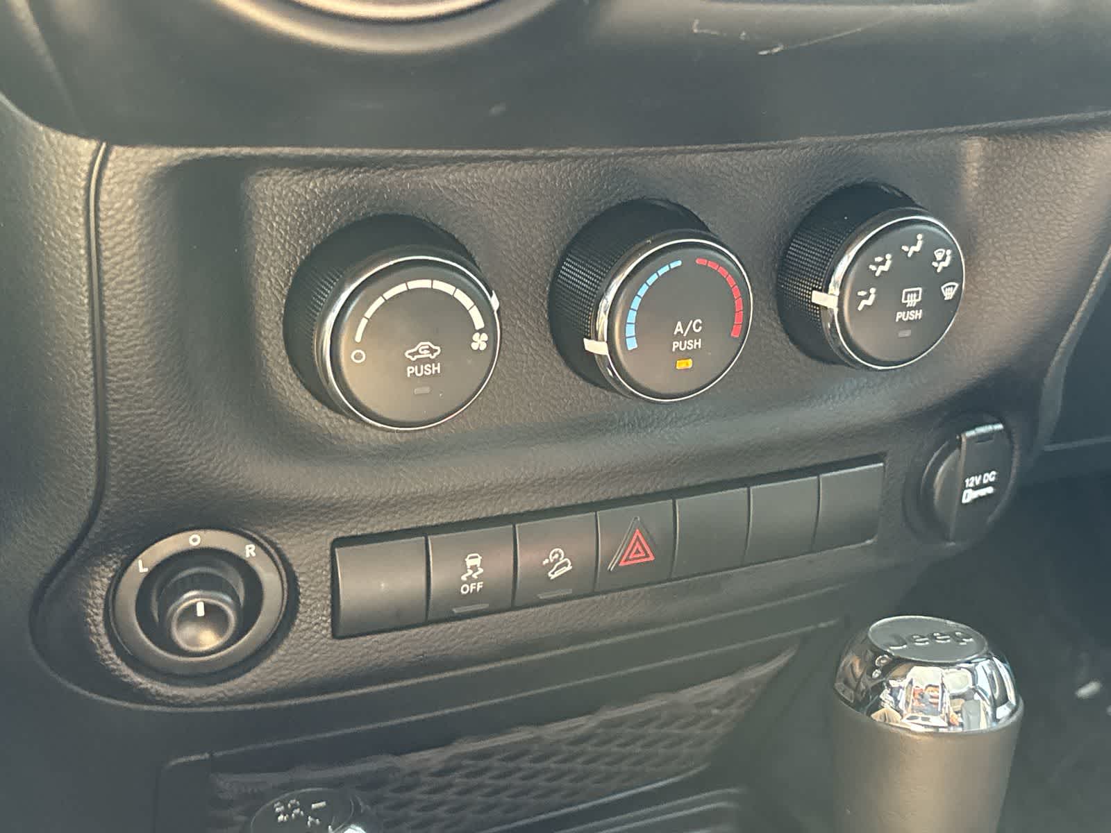Thumbnail: 2018 Jeep Wrangler - 23