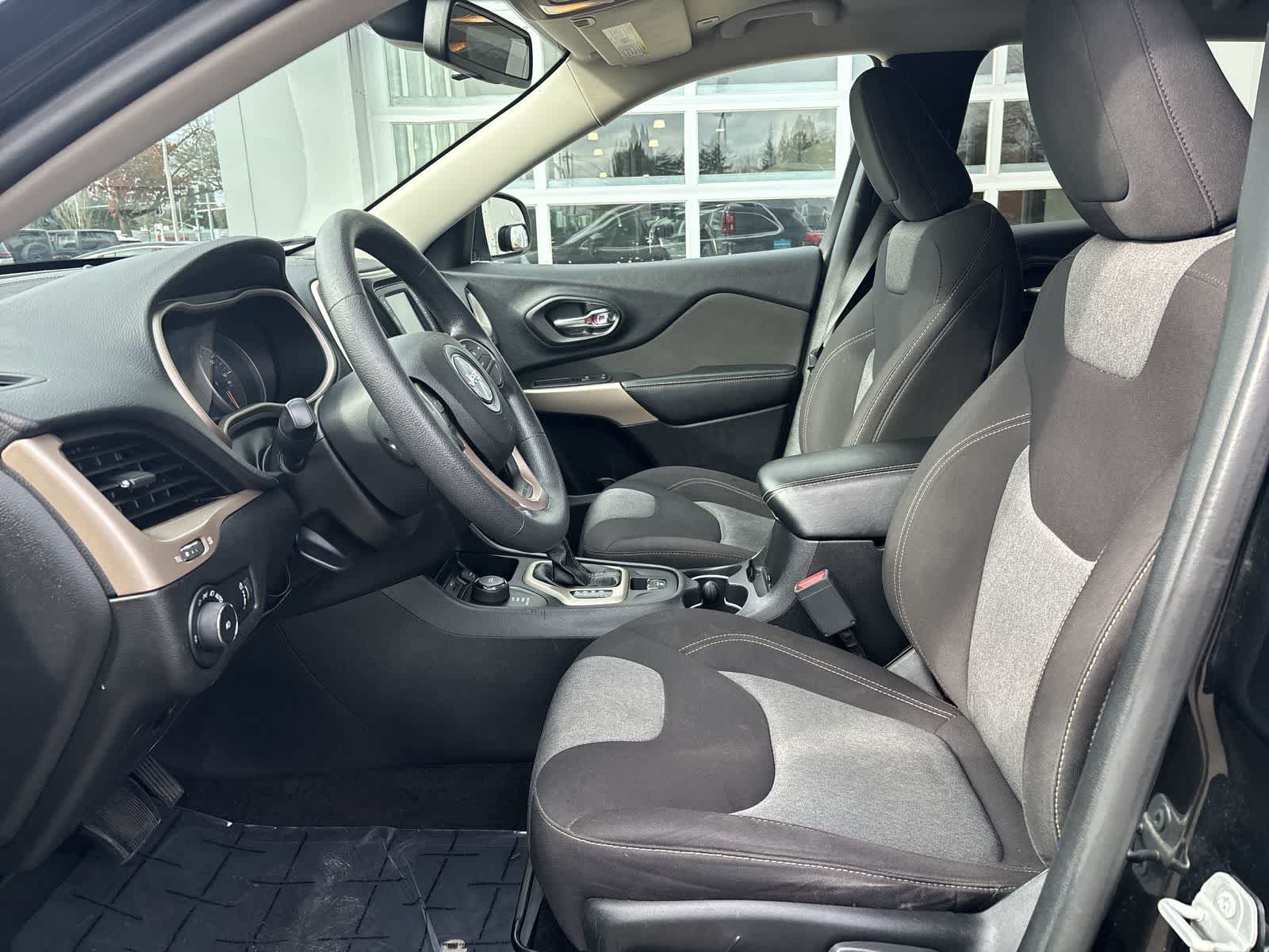 Thumbnail: 2018 Jeep Cherokee - 7