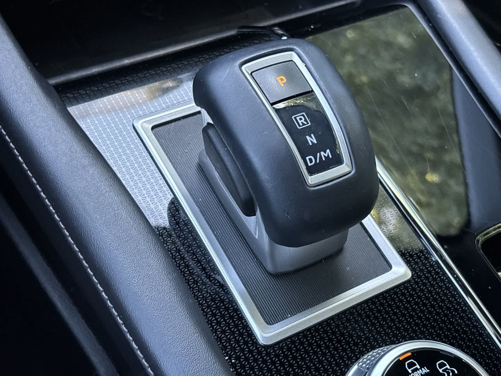Thumbnail: 2022 Mitsubishi Outlander - 22
