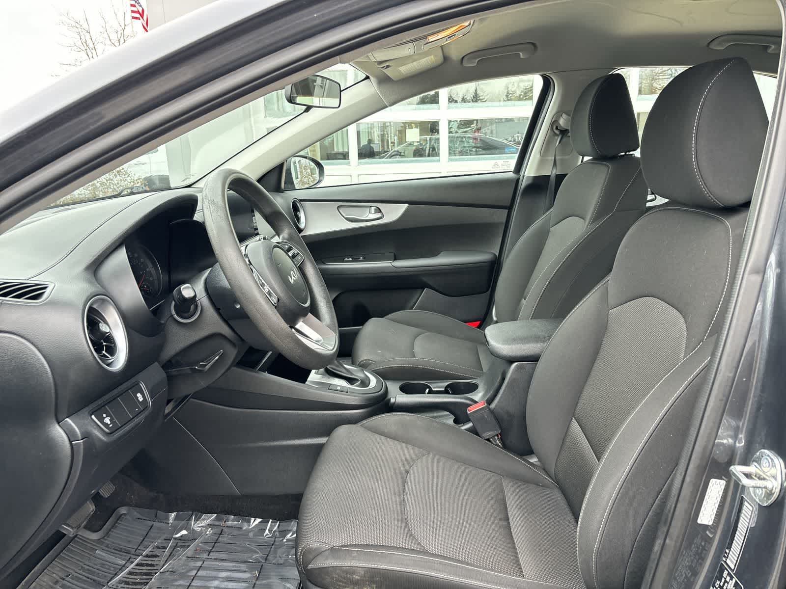 Thumbnail: 2023 Kia Forte - 9