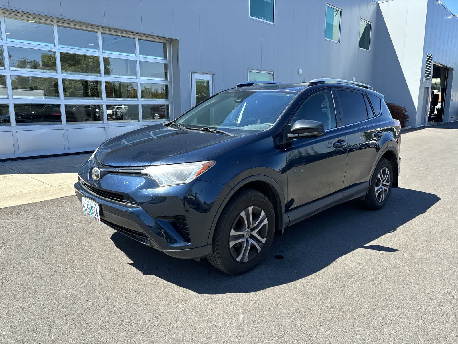 Thumbnail: 2018 Toyota RAV4 - 1
