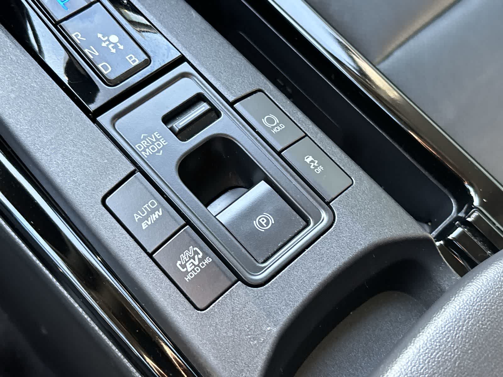 Thumbnail: 2024 Toyota Prius Prime - 24