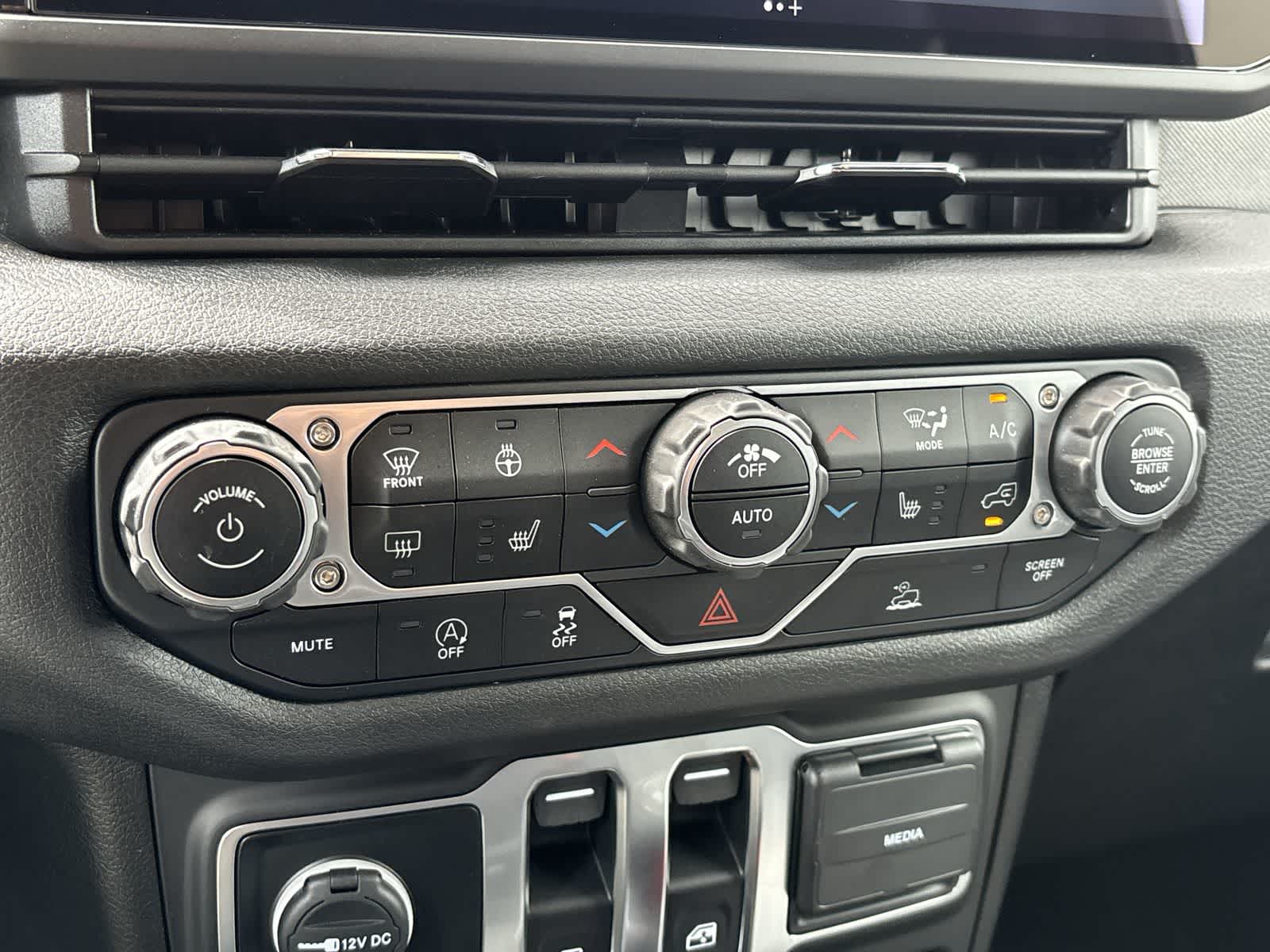 2025 Jeep Wrangler Sport 22