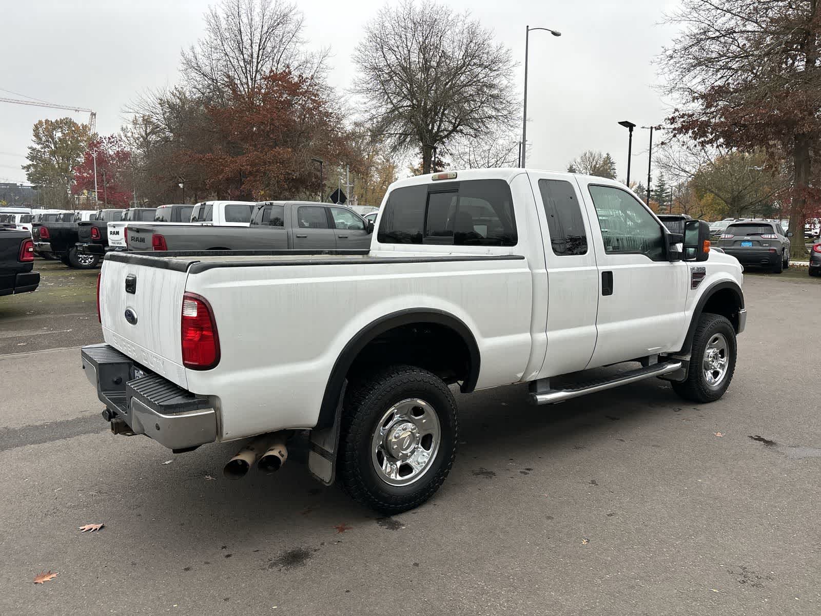 2009 Ford F-350 XLT photo 4
