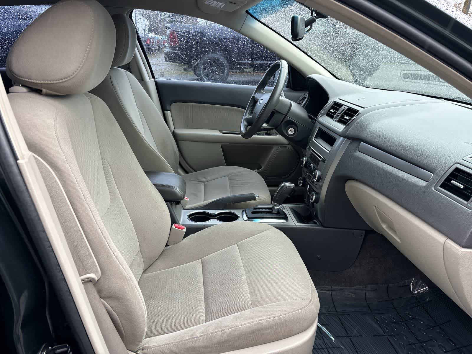 Thumbnail: 2010 Ford Fusion - 7