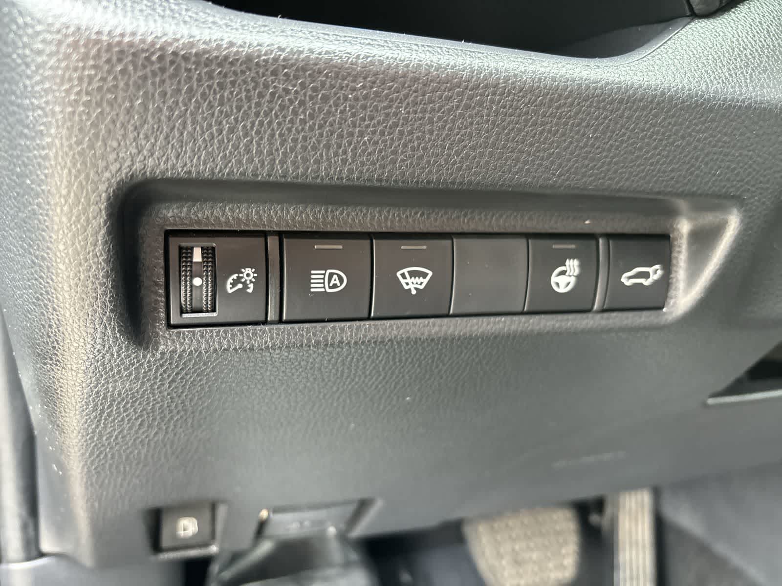 Thumbnail: 2022 Toyota RAV4 - 11