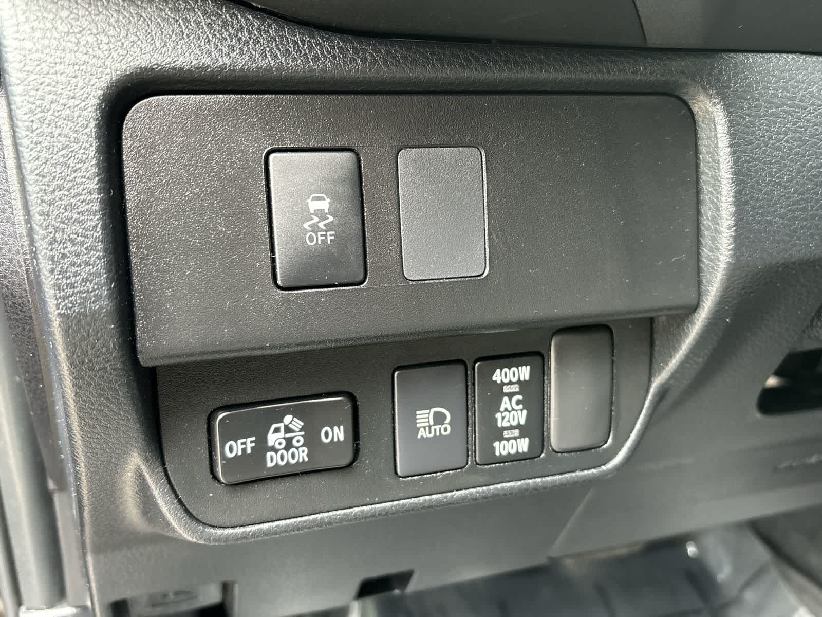 Thumbnail: 2020 Toyota Tacoma - 10