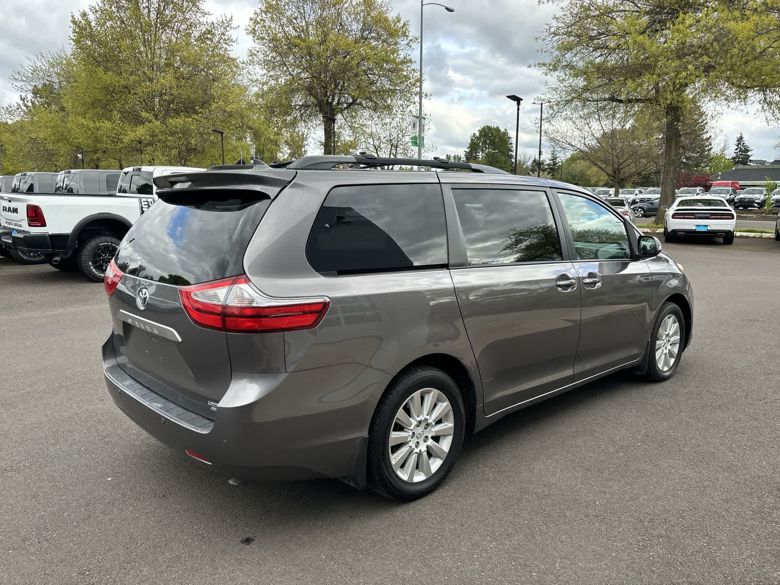 Thumbnail: 2015 Toyota Sienna - 3