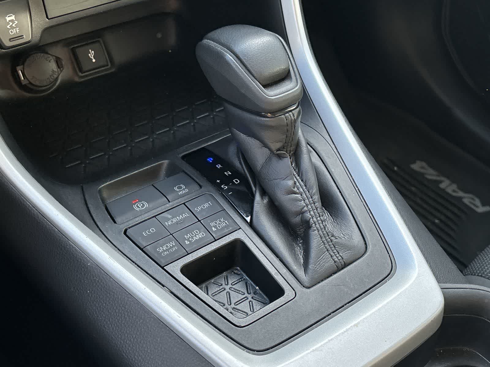 Thumbnail: 2020 Toyota RAV4 - 24