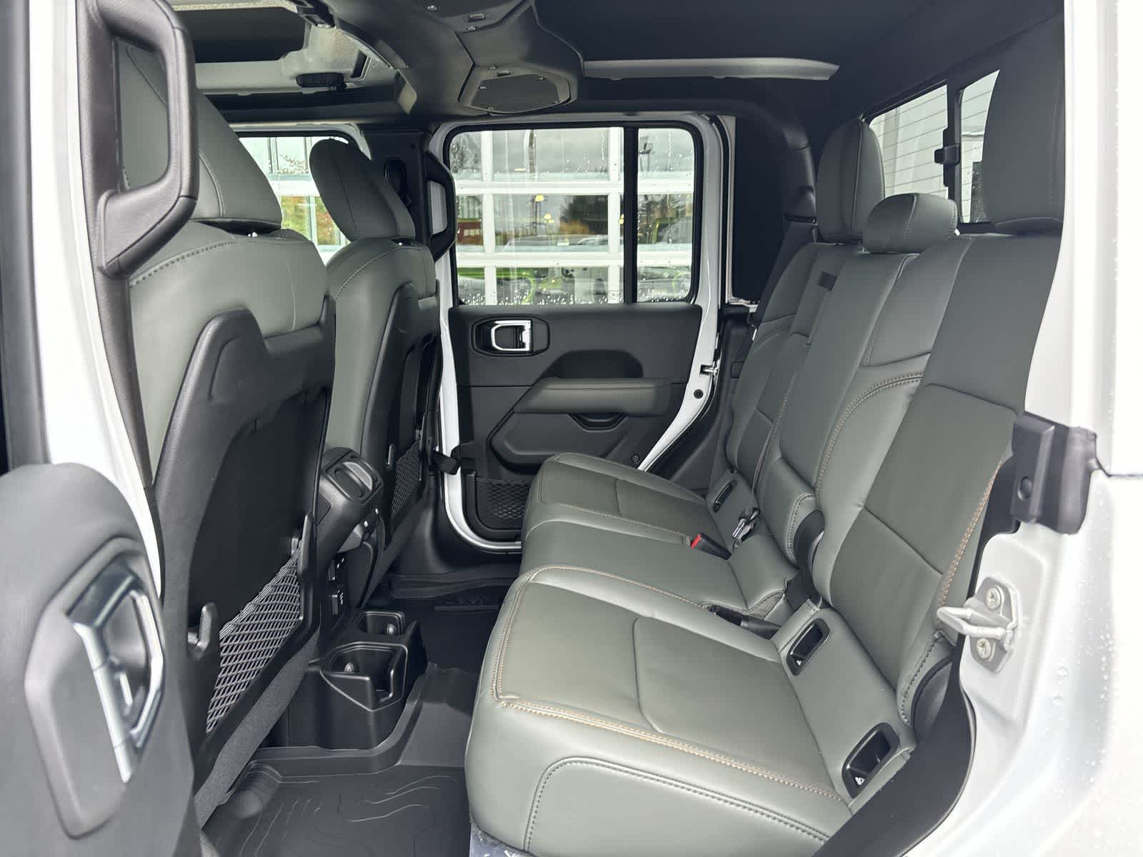 Thumbnail: 2025 Jeep Gladiator - 8