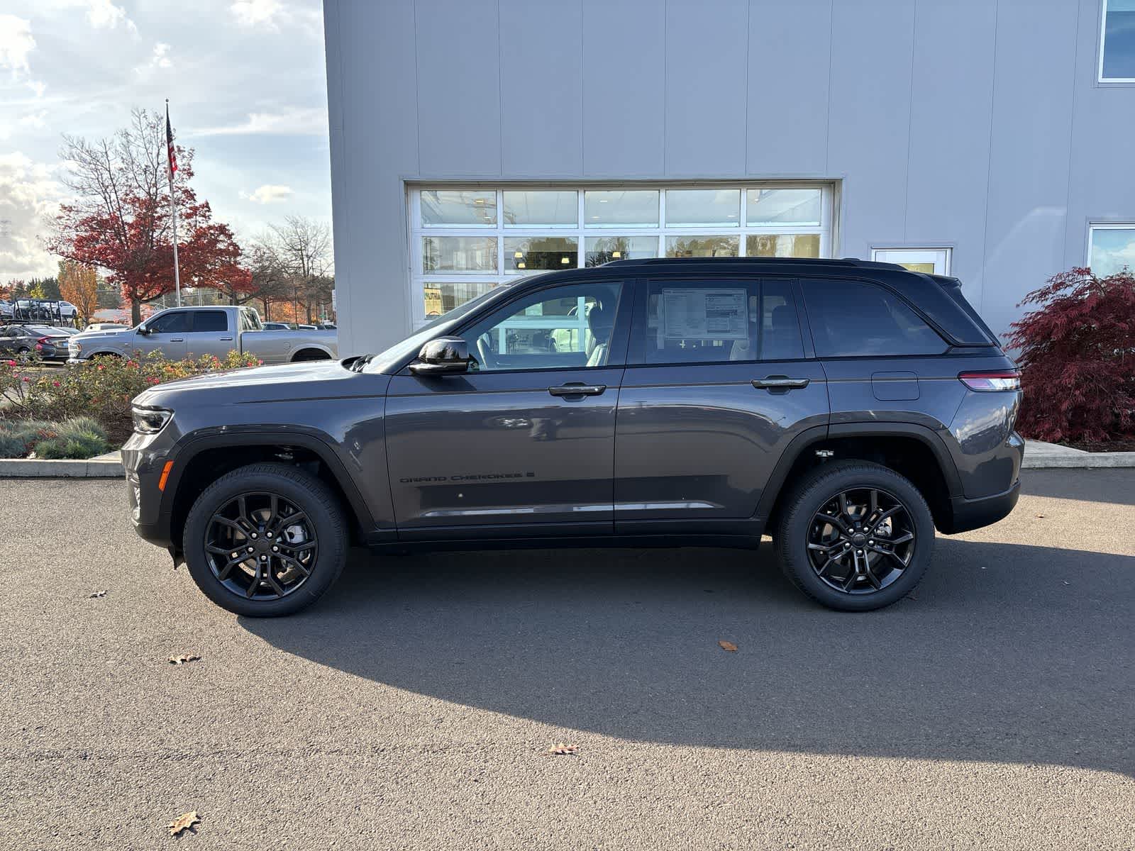 Thumbnail: 2025 Jeep Grand Cherokee - 2