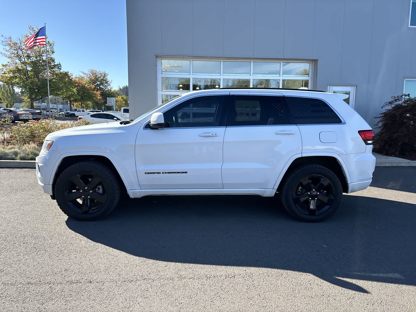 Thumbnail: 2015 Jeep Grand Cherokee - 2