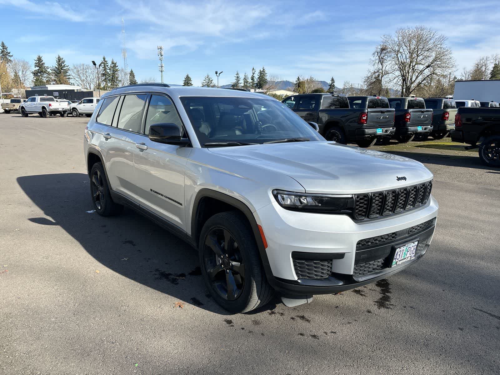 Thumbnail: 2023 Jeep Grand Cherokee - 6