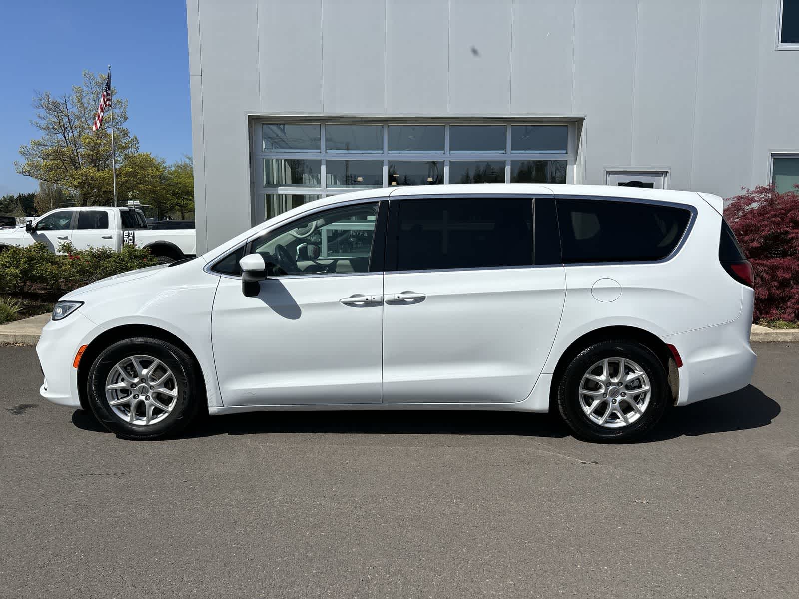 Thumbnail: 2023 Chrysler Pacifica - 2