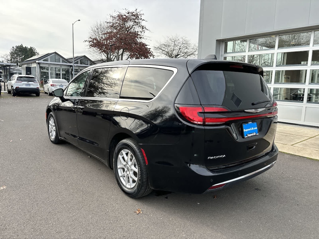 Used 2024 Chrysler Pacifica Touring L Van Passenger Van