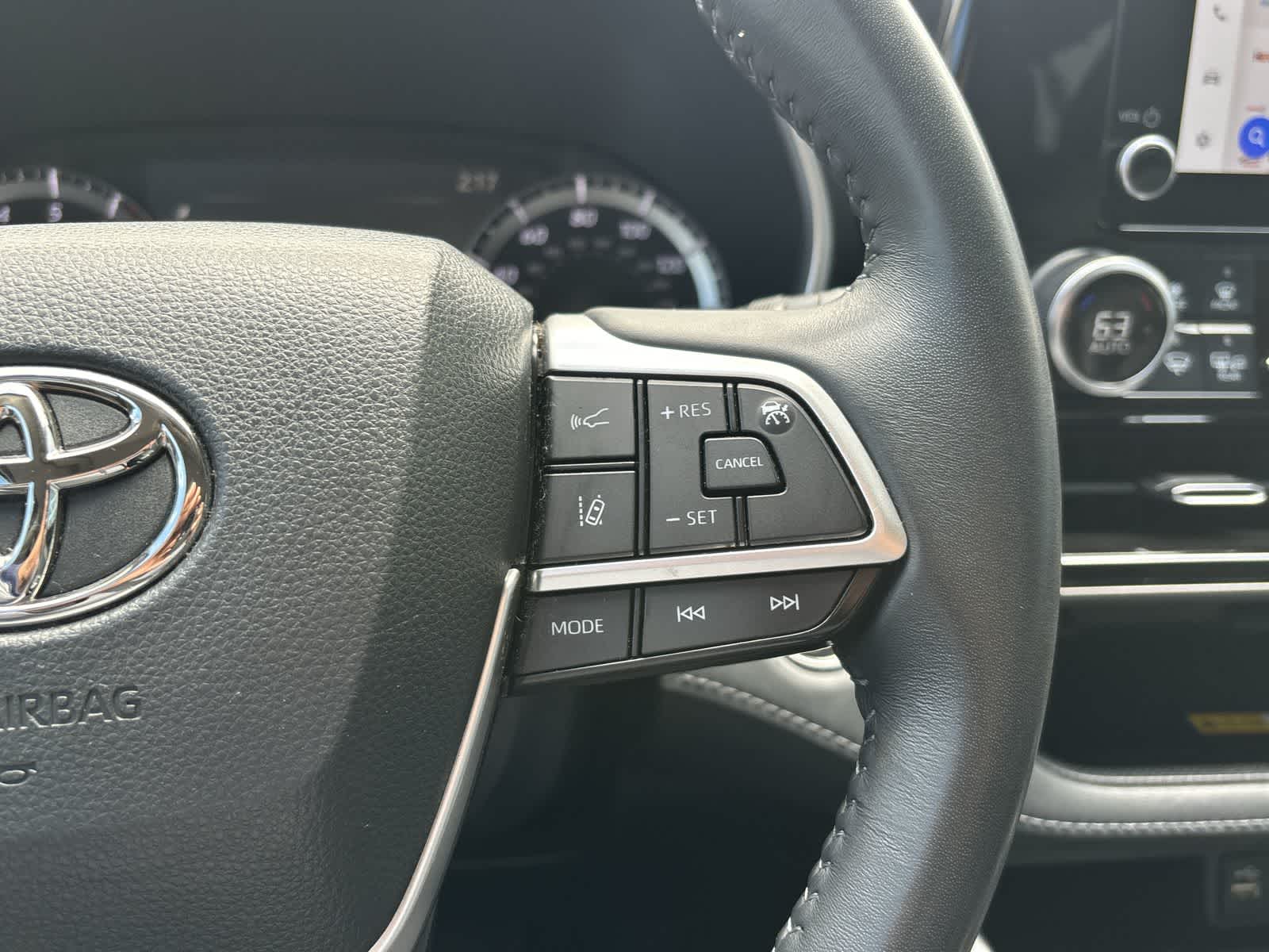 Thumbnail: 2023 Toyota Highlander - 15