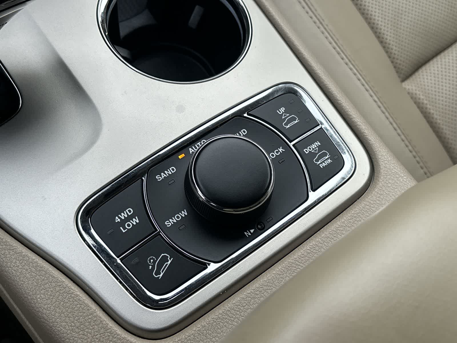 Thumbnail: 2014 Jeep Grand Cherokee - 25