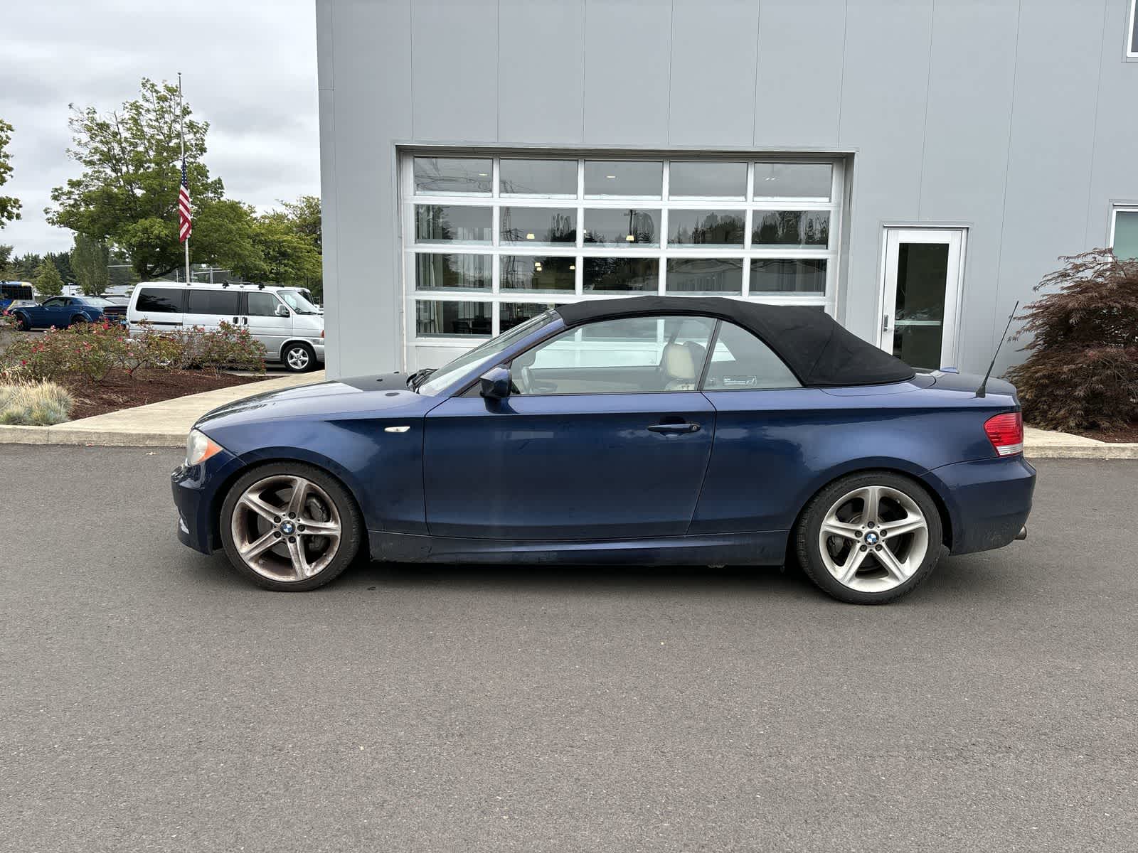 Thumbnail: 2011 BMW 1 Series - 2