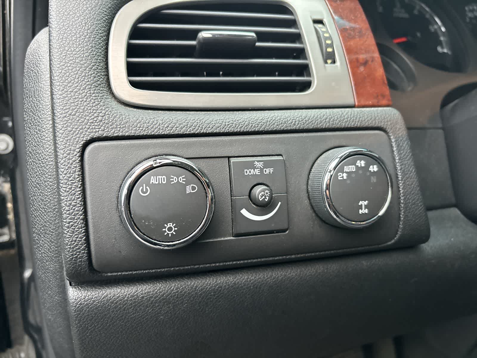 Thumbnail: 2011 Chevrolet Avalanche 1500 - 8