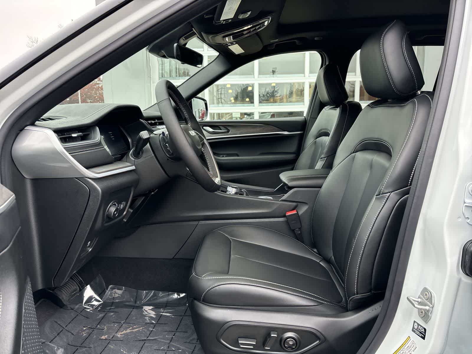 Thumbnail: 2025 Jeep Grand Cherokee - 8