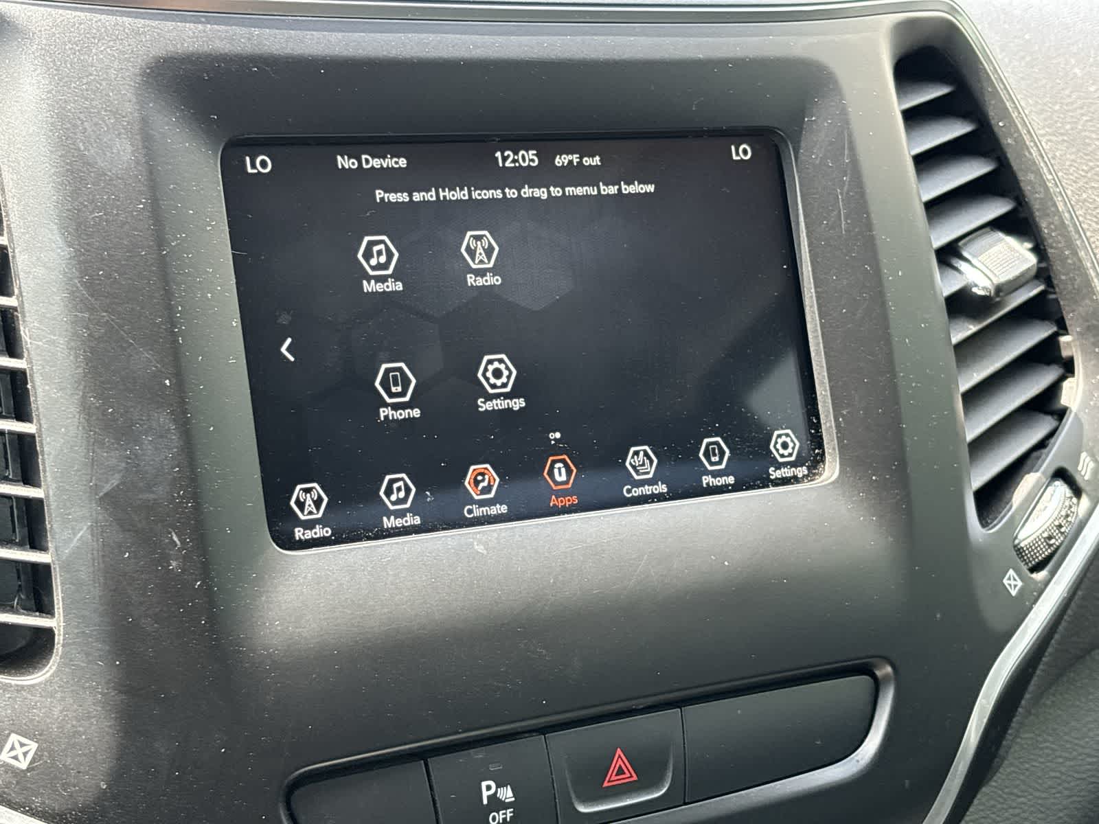 Thumbnail: 2019 Jeep Cherokee - 18