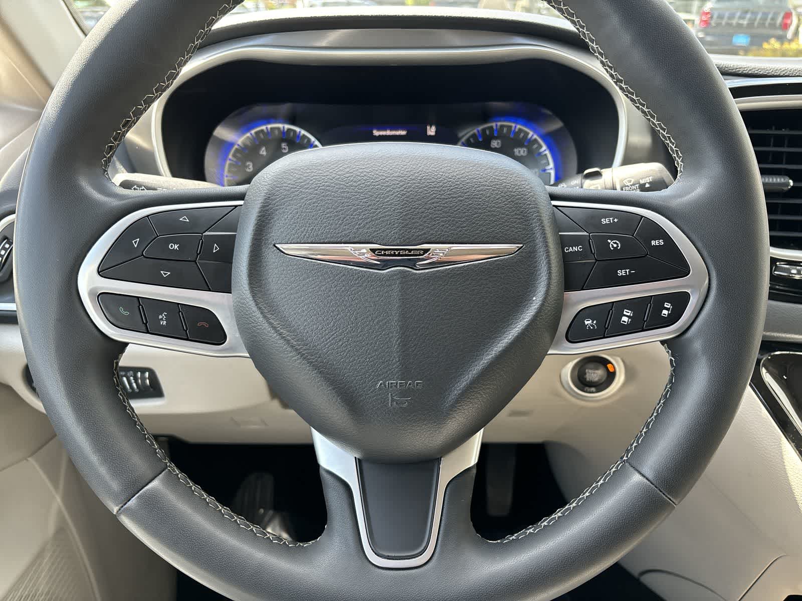 Thumbnail: 2023 Chrysler Pacifica - 10