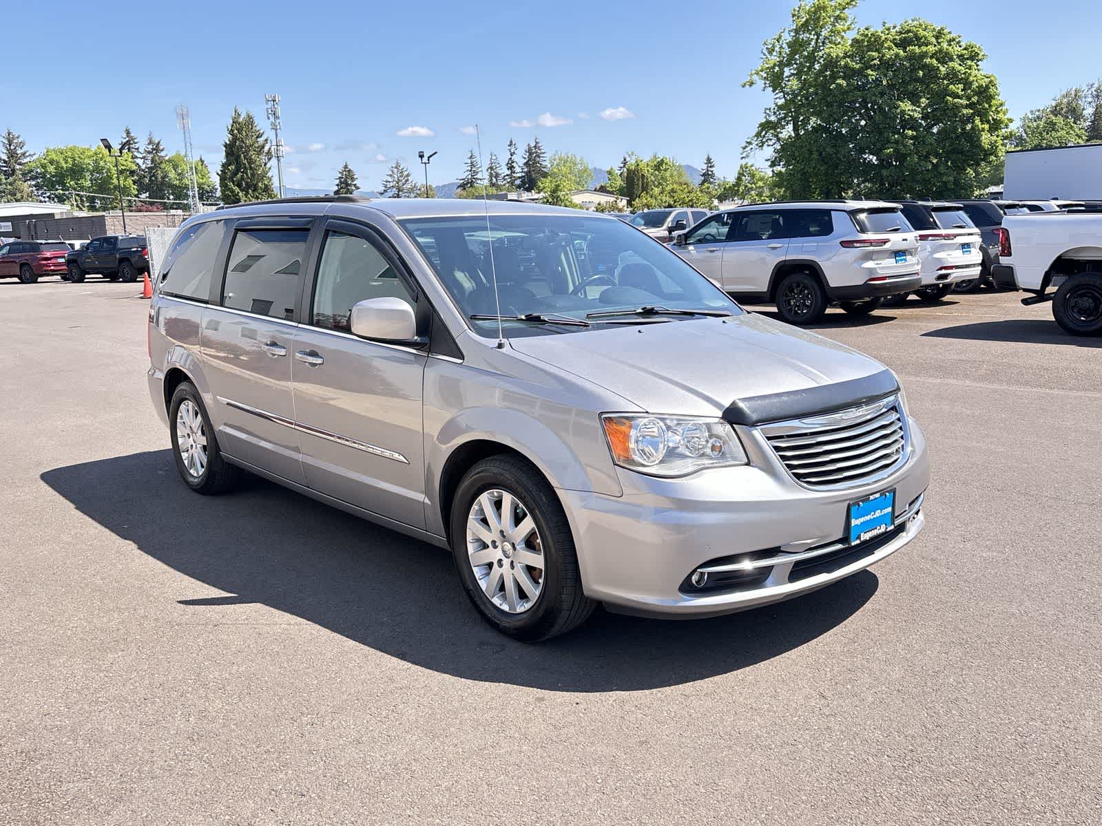 Thumbnail: 2016 Chrysler Town & Country - 7