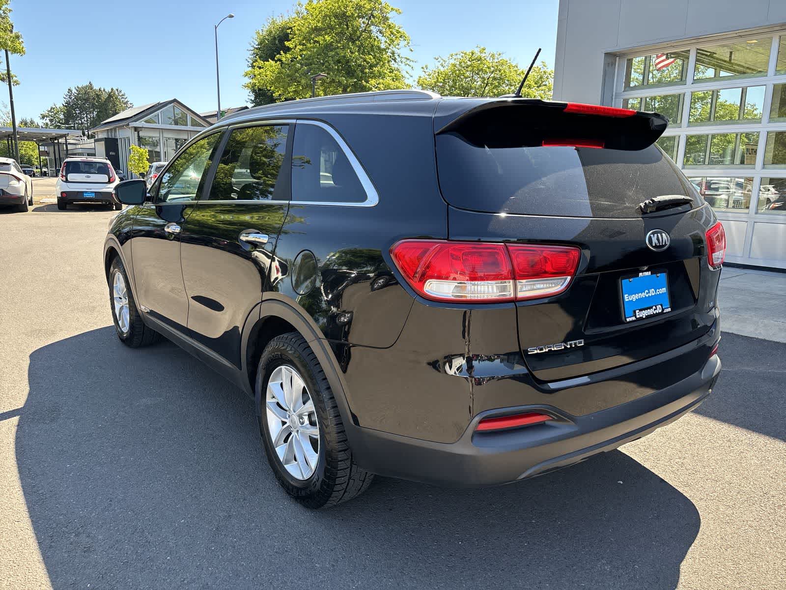 Thumbnail: 2016 Kia Sorento - 3