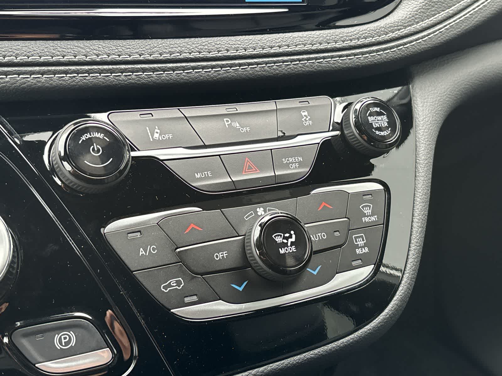 Thumbnail: 2026 Chrysler Pacifica - 24