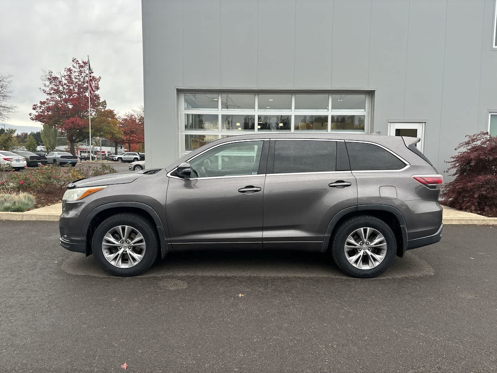 Used 2015 Toyota Highlander LE Plus V6 SUV