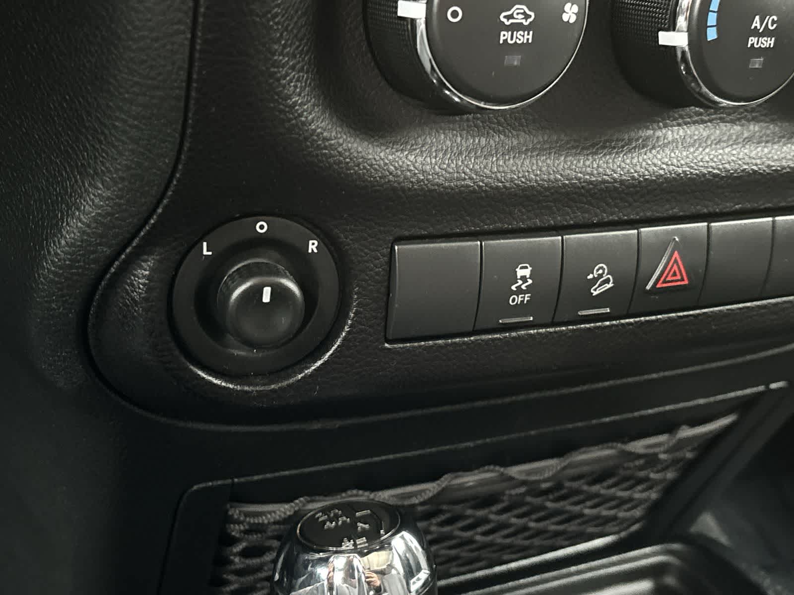 Thumbnail: 2018 Jeep Wrangler - 23